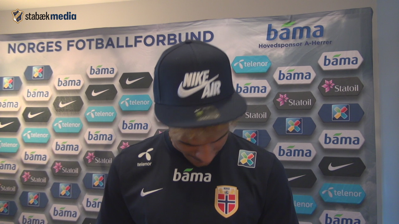 Omoijuanfo med flagget på brystet